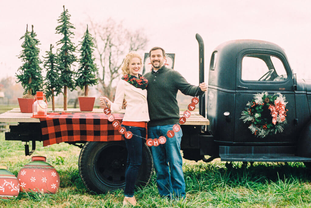 Family having a photo session at Hunter Valley Farm in Knoxville Tennessee