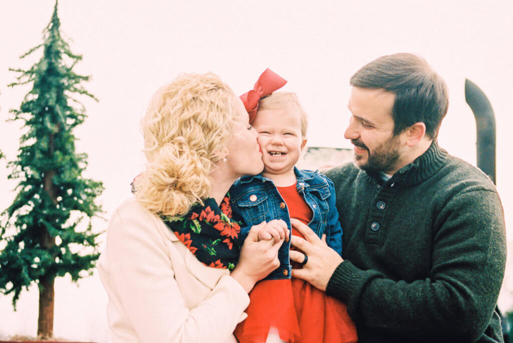 Family having a photo session at Hunter Valley Farm in Knoxville Tennessee