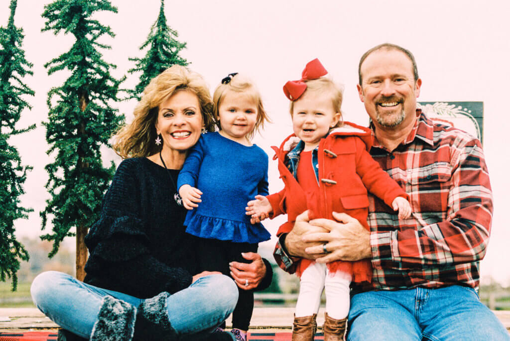 Family having a photo session at Hunter Valley Farm in Knoxville Tennessee