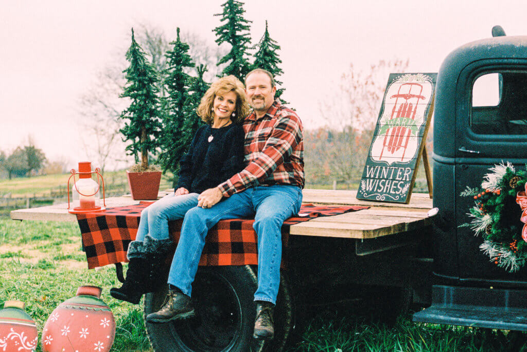 Family having a photo session at Hunter Valley Farm in Knoxville Tennessee