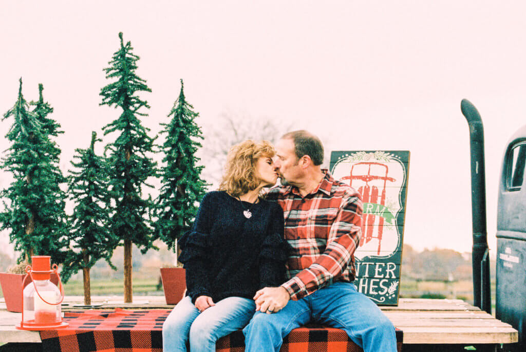 Family having a photo session at Hunter Valley Farm in Knoxville Tennessee