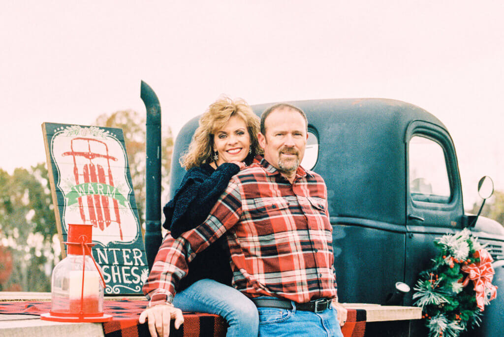 Family having a photo session at Hunter Valley Farm in Knoxville Tennessee