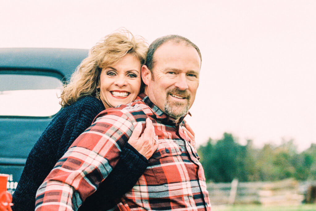 Family having a photo session at Hunter Valley Farm in Knoxville Tennessee