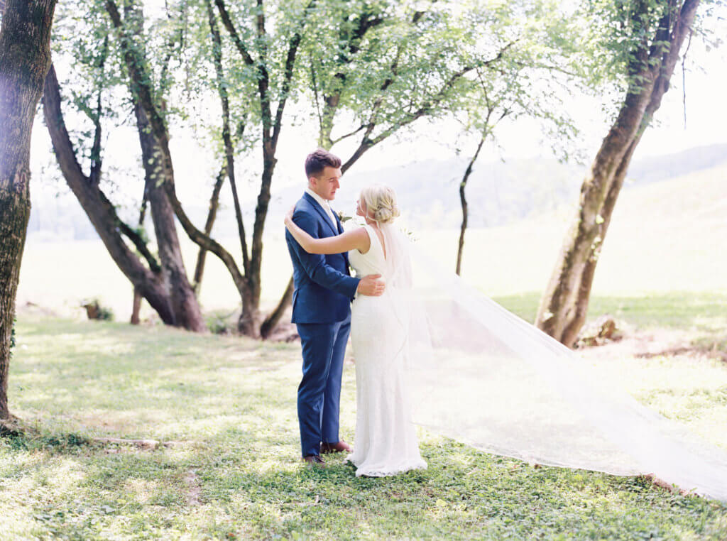 Bride and Groom in Knoxville Tennessee