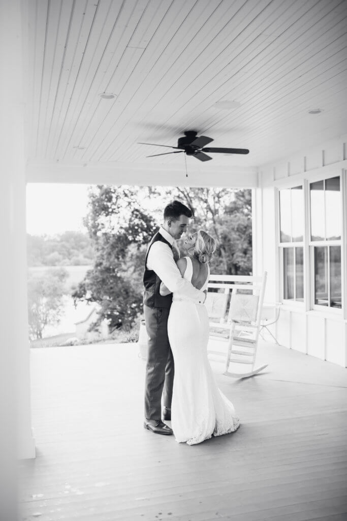 Bride and Groom in Knoxville Tennessee